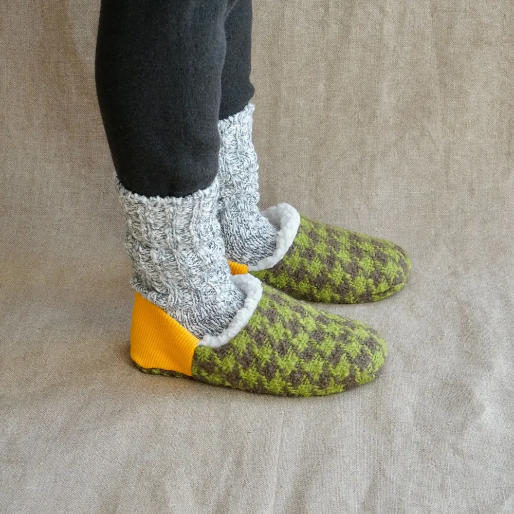 Socks - JAPAN MADE Reversible room shoes / Roving Houndstooth × Sheep Boa - MERIPPA