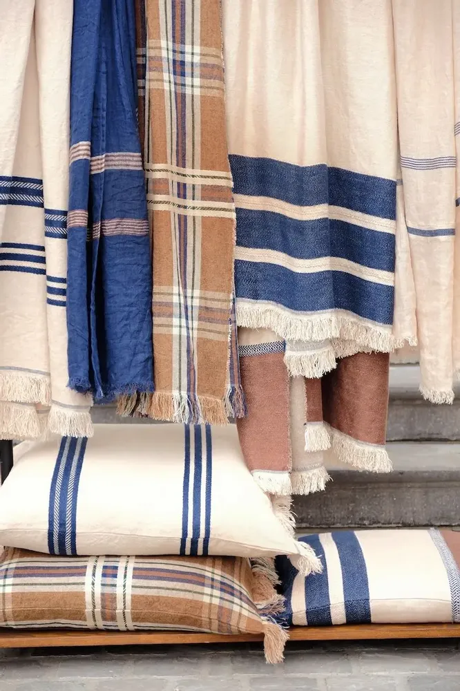 Throw blankets - THE INDIGO STRIPE Pillow covers, pièces de lin and coverlets - LIBECO HOME