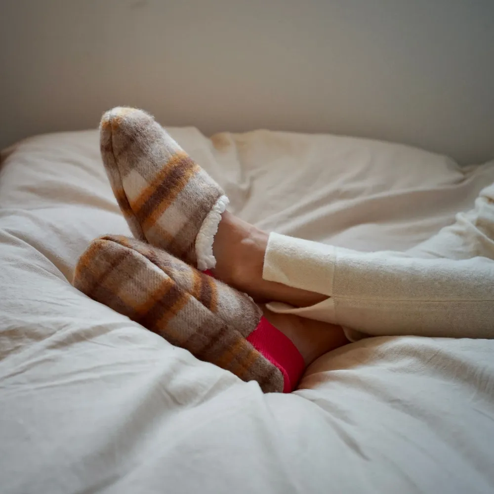 Socks - JAPAN MADE Reversible room shoes / Shaggy Check × Sheep Boa - MERIPPA