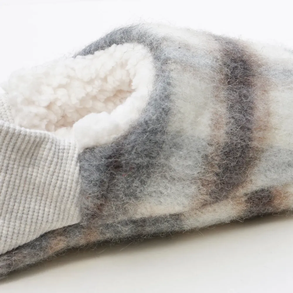 Socks - JAPAN MADE Reversible room shoes / Shaggy Check × Sheep Boa - MERIPPA