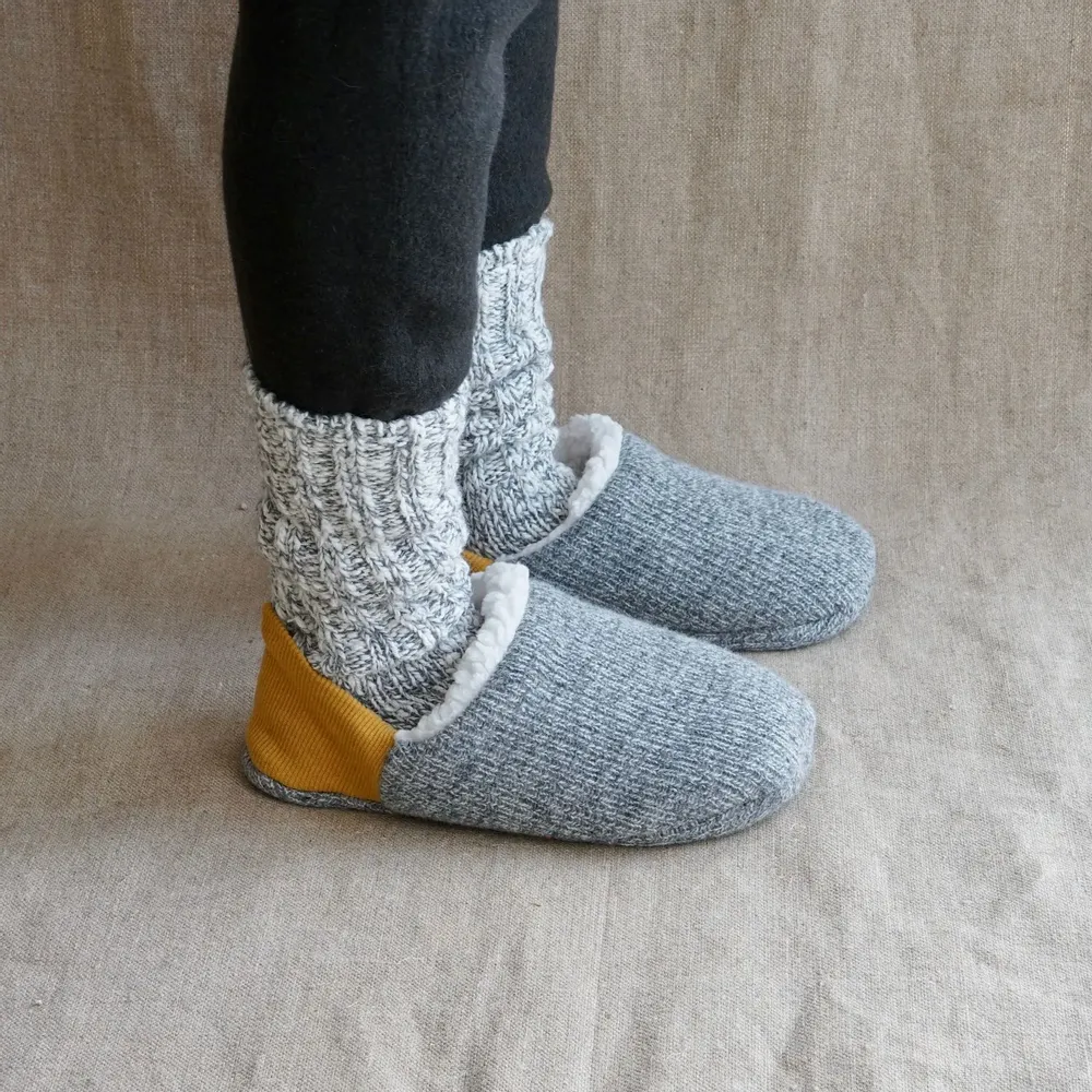 Socks - JAPAN MADE Reversible room shoes / Quarter Knit × Sheep Boa - MERIPPA