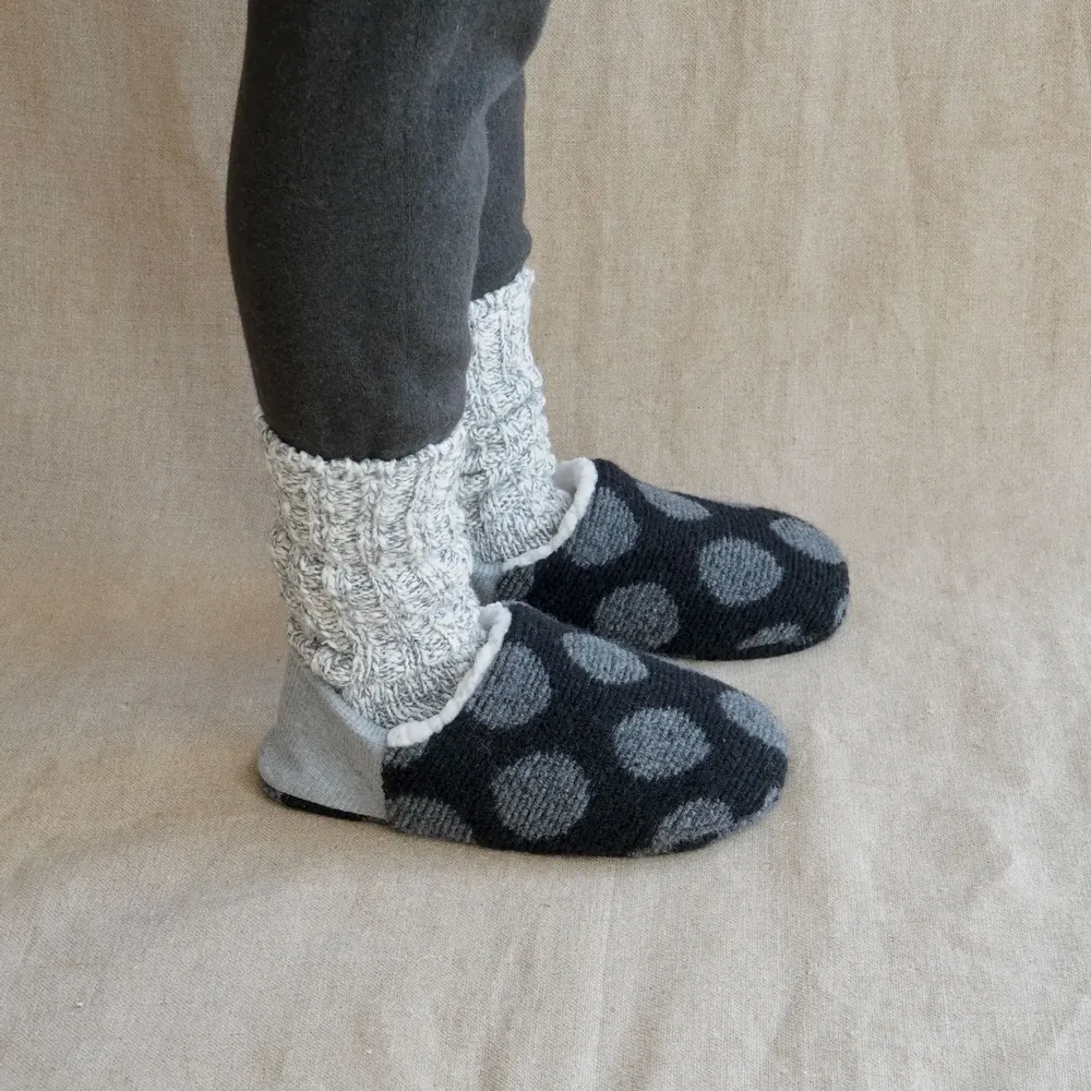 Socks - JAPAN MADE Reversible room shoes / Dot Pile × Sheep Boa - MERIPPA