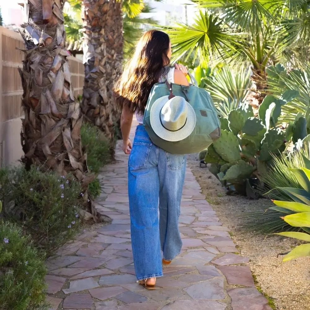 Travel accessories - LEATHER HAT HANGER - TRAVAUX EN COURS...
