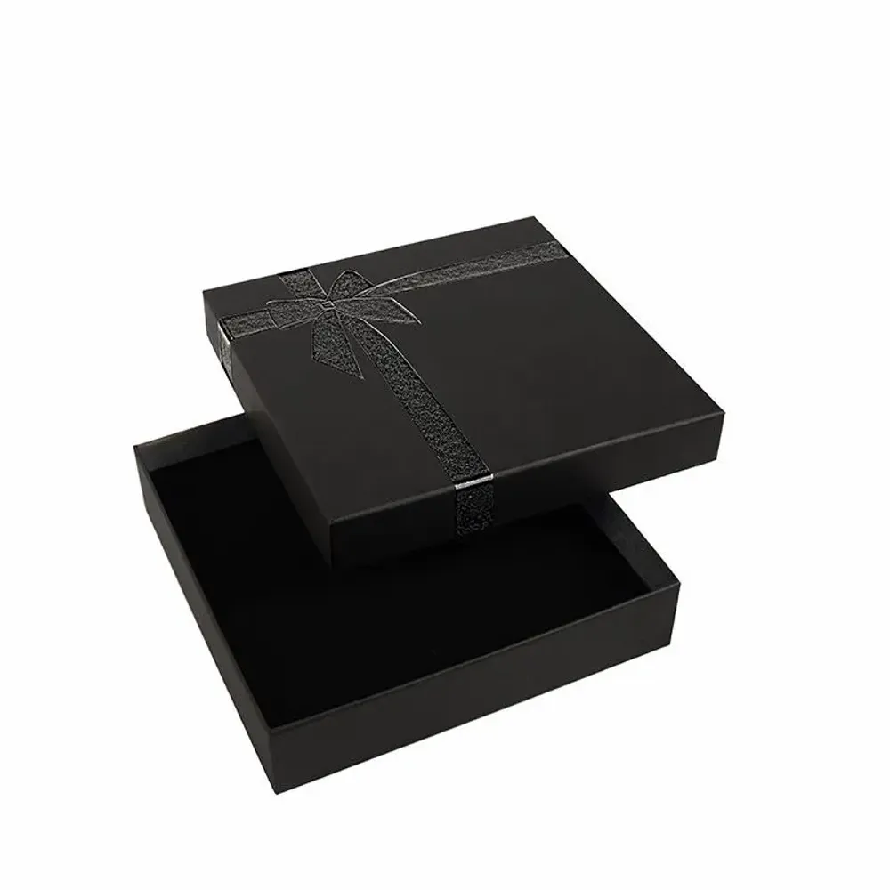 Cadeaux - Écrin collier carton noir mat, noeud dorure à chaud imprimé noir - LAVAL 1878