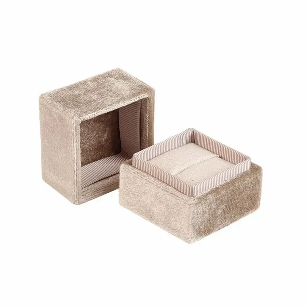 Cadeaux - Écrin bague carré velours synthétique beige - LAVAL 1878