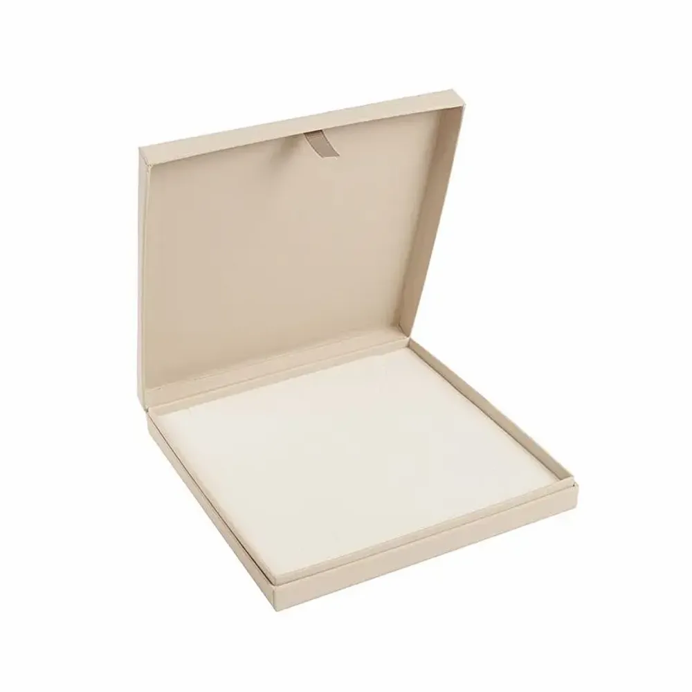 Cadeaux - Écrin collier carton aspect gommé à charnière couleur crème - LAVAL 1878