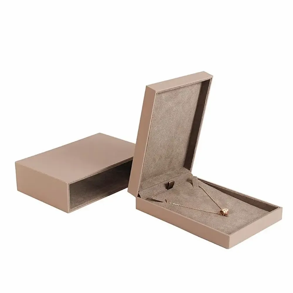 Cadeaux - Écrin collier gainé synthétique aspect gommé taupe, étui assorti - LAVAL 1878