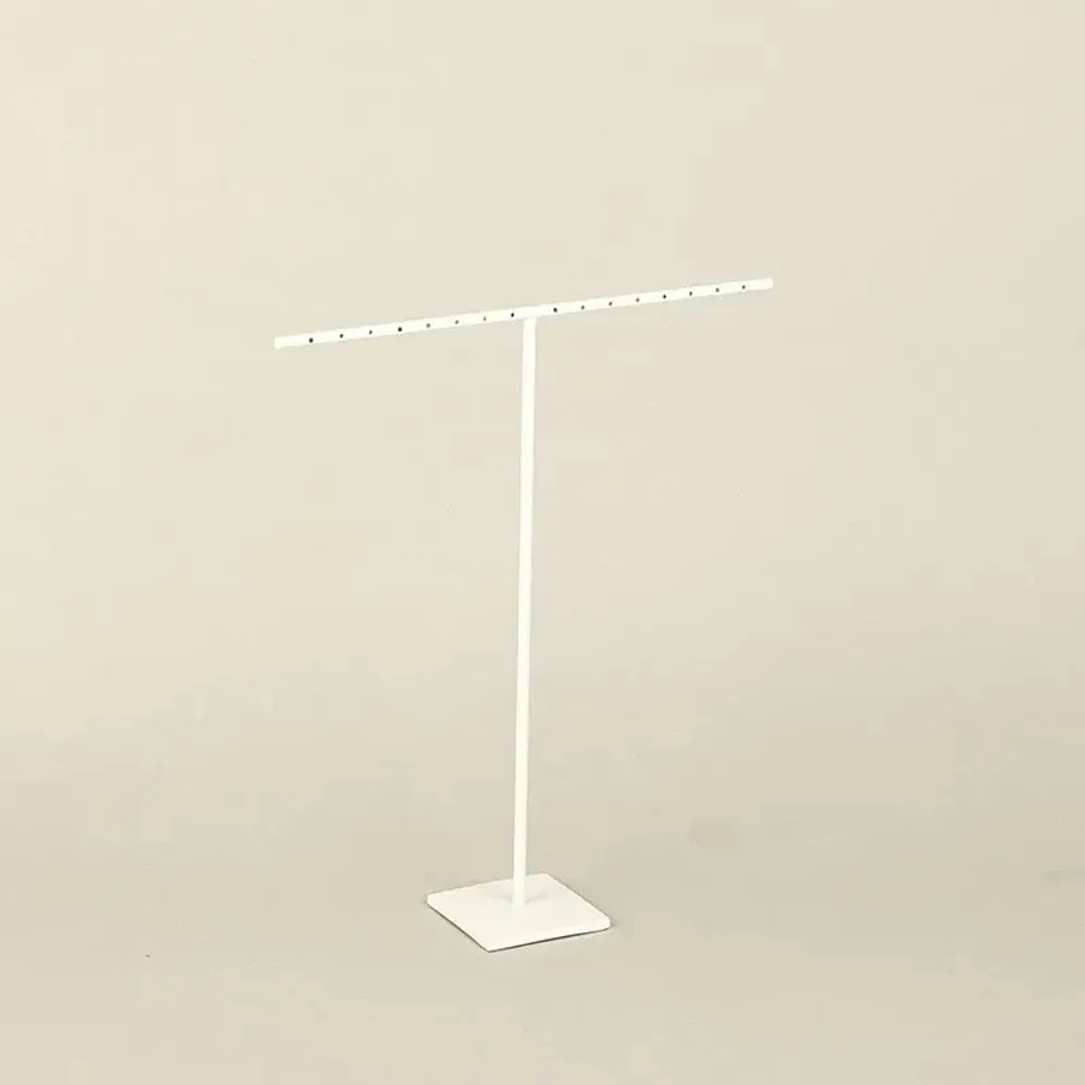 Cadeaux - Présentoir pour 8 paires de boucles d'oreilles métal blanc mat - LAVAL 1878