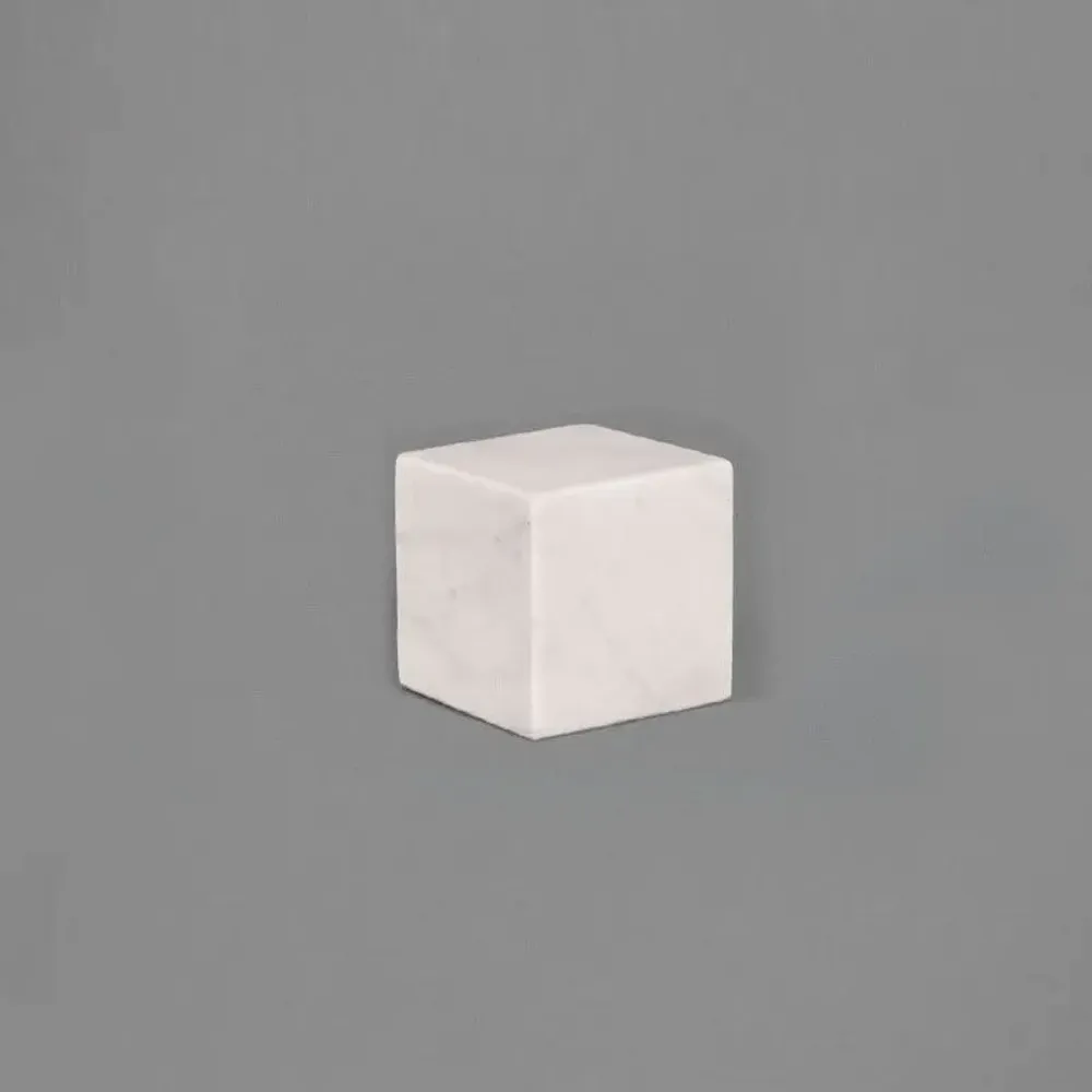 Cadeaux - Volume de présentation en marbre blanc - 8 x 8 x H 8 cm - LAVAL 1878