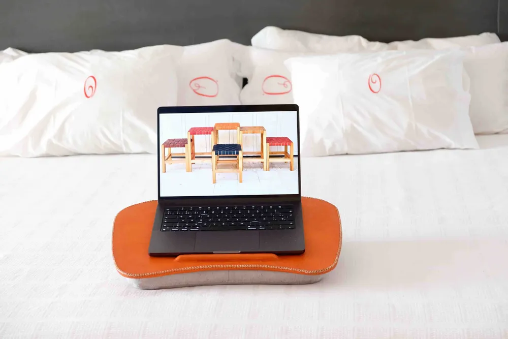 Hotel bedrooms - LAPTOP STAND - SOL & LUNA