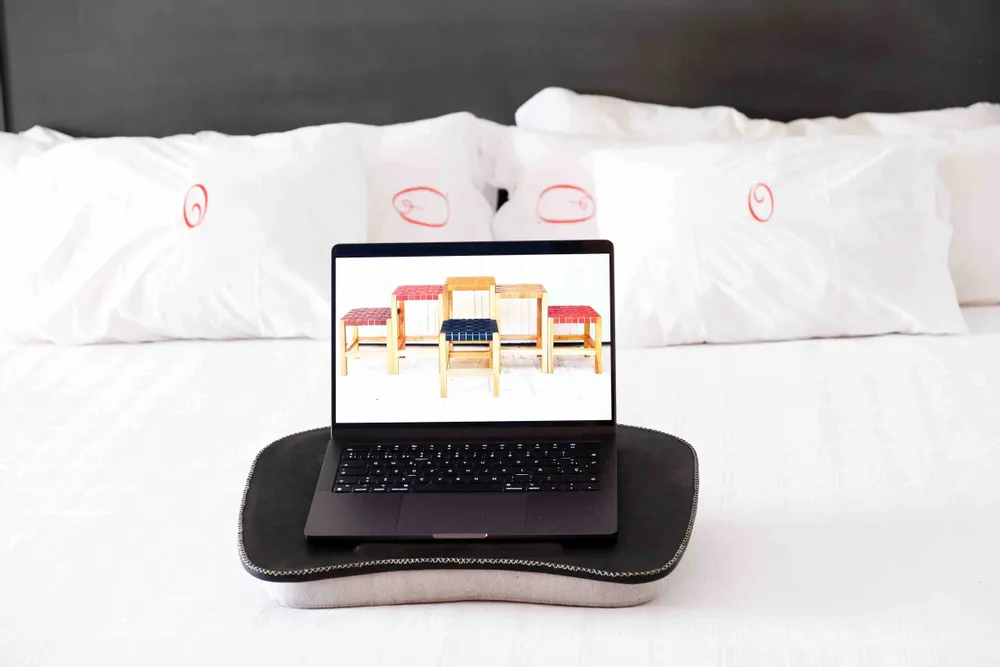 Hotel bedrooms - LAPTOP STAND - SOL & LUNA