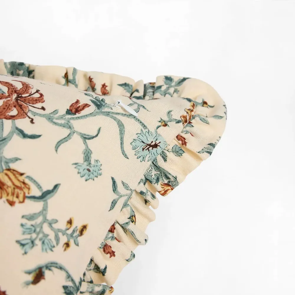 Fabric cushions - HOUSSE DE COUSSIN À VOLANTS IMPRIMÉE AU BLOC - MUSTURD VANA - CRAFT BOAT