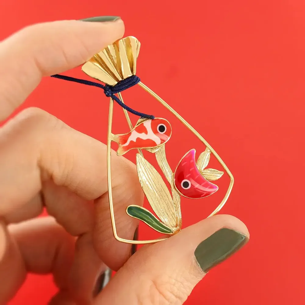 Bijoux - BROCHE BOCAL COULEUR DORE ROUGE - TARATATA BIJOUX