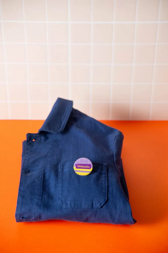 Broches - Badge “Bichette” – Pin’s tendre 38 mm fabriqué en France - MAUVAISES GRAINES