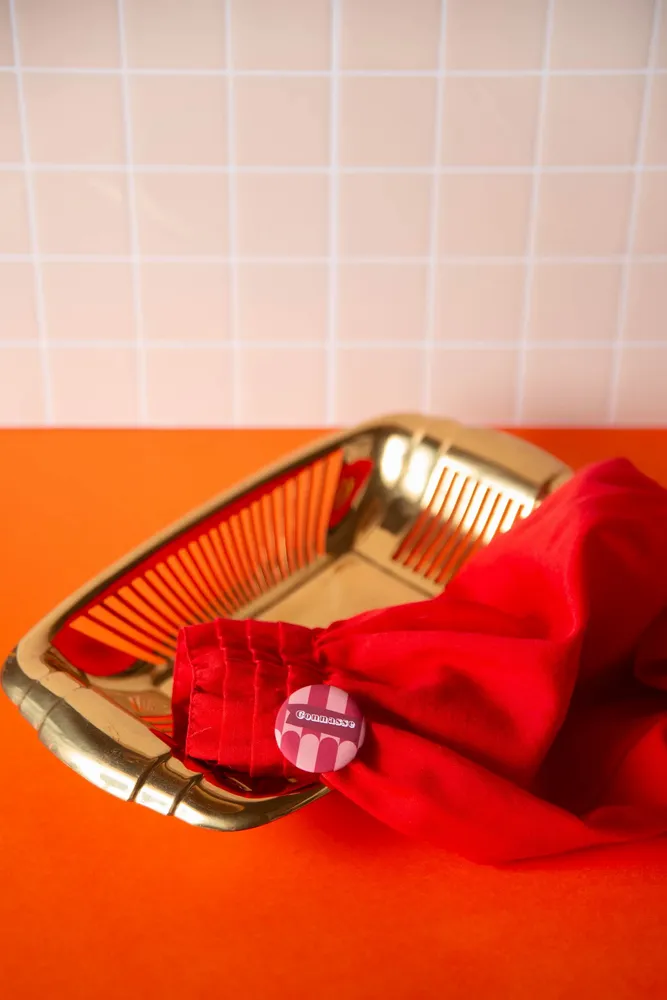 Brooches - Badge “Connasse” — Impertinent 38 mm badge made in France - MAUVAISES GRAINES