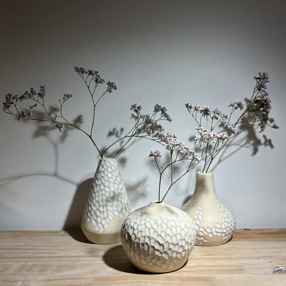 Vases - Lot de 3 soliflores en grès blanc émaillé - LES POTERIES DE SWANE
