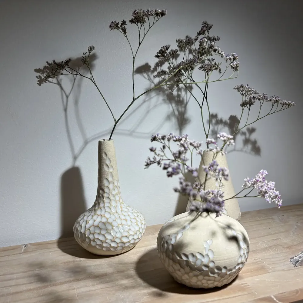 Vases - Lot de 3 soliflores en grès blanc émaillé - LES POTERIES DE SWANE
