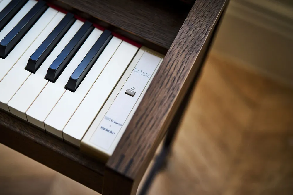 Pianos - Kiyola KF-25 - ROLAND