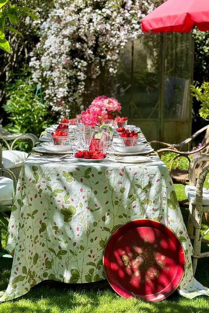 Table cloths - FRAISES DES BOIS Linen Tablecloths & Napkins - SUMMERILL AND BISHOP