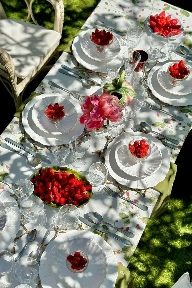 Table cloths - FRAISES DES BOIS Linen Tablecloths & Napkins - SUMMERILL AND BISHOP