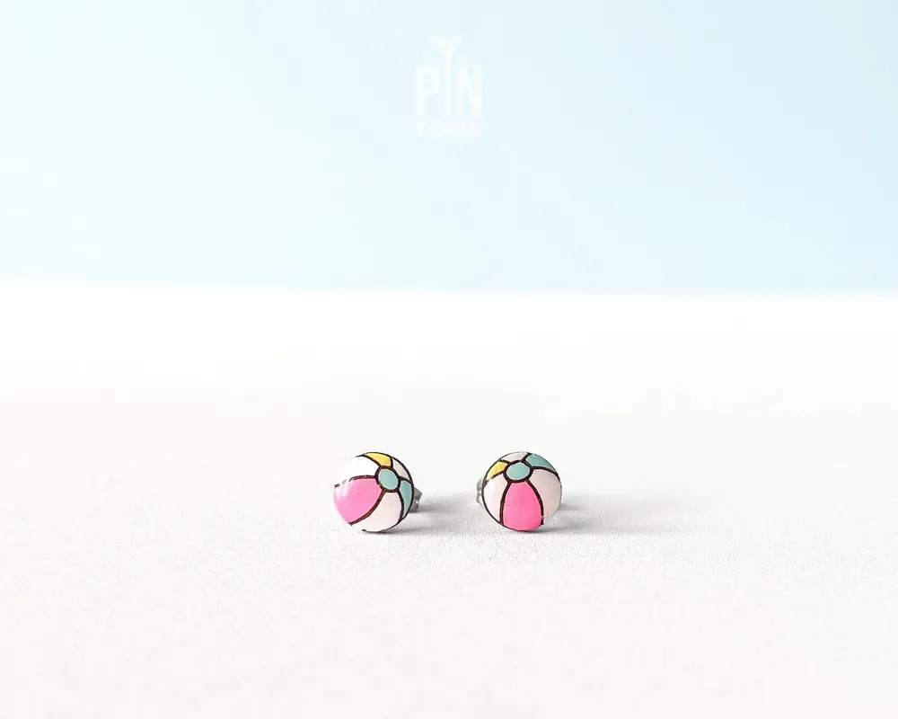 Bijoux - Boucles d'oreilles clous en forme de ballon de plage - Bijoux en bois pour une fête d'été à la piscine - PENTIK
