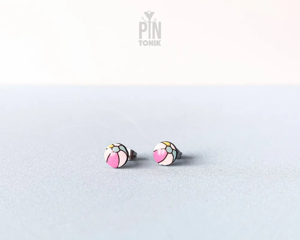 Bijoux - Boucles d'oreilles clous en forme de ballon de plage - Bijoux en bois pour une fête d'été à la piscine - PENTIK