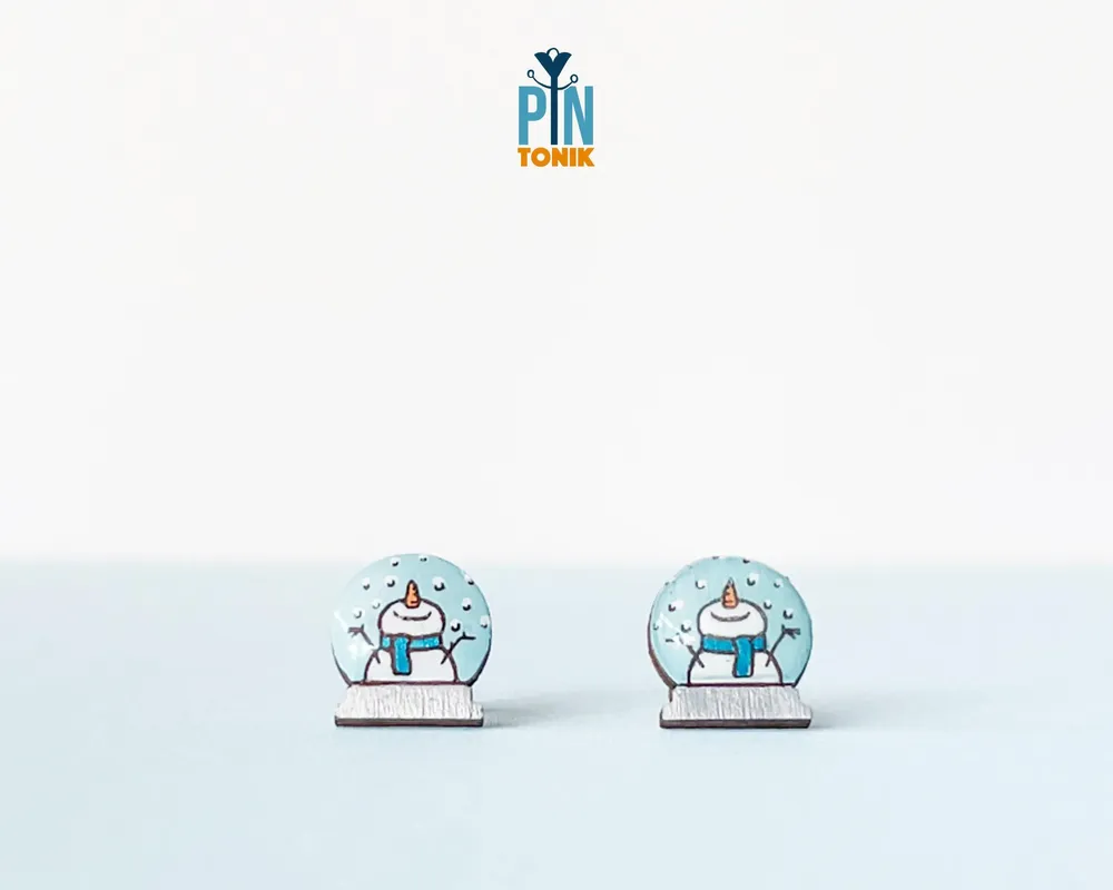 Bijoux - Boucles d'oreilles Bonhomme de neige dans une boule à neige - Bijoux de Noël amusants - Boucles d'oreilles flocons de neige festives - PINTONIK