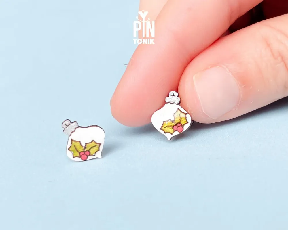 Jewelry - Mistletoe Stud Earrings - Retro Christmas Ornament Earrings - PINTONIK