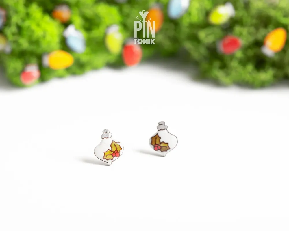 Jewelry - Mistletoe Stud Earrings - Retro Christmas Ornament Earrings - PINTONIK