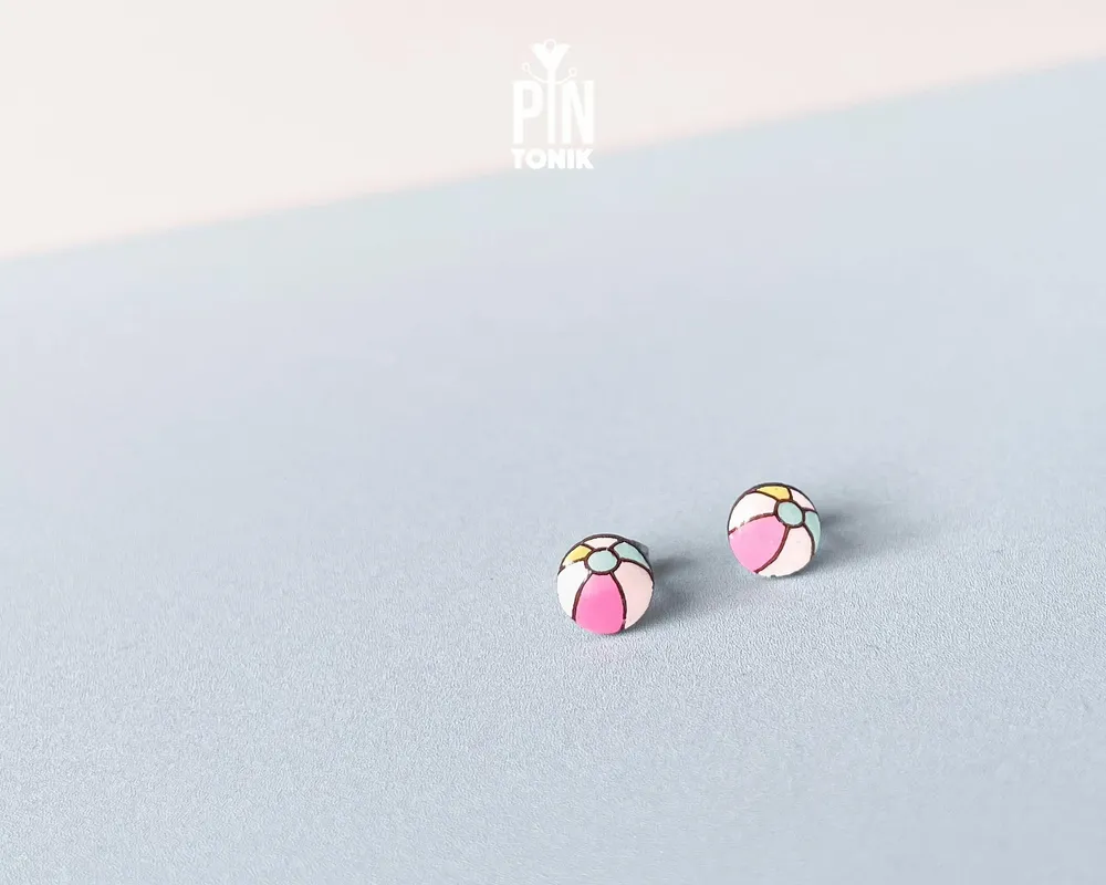 Bijoux - Boucles d'oreilles clous en forme de ballon de plage - Bijoux en bois pour une fête d'été à la piscine - PINTONIK