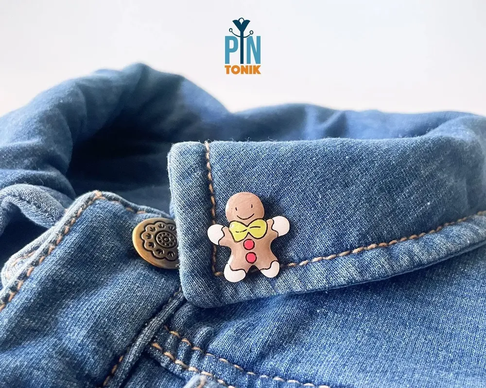 Jewelry - Fun Gingerbread Man Lapel Pin - Christmas Ita Bag Pin - PINTONIK