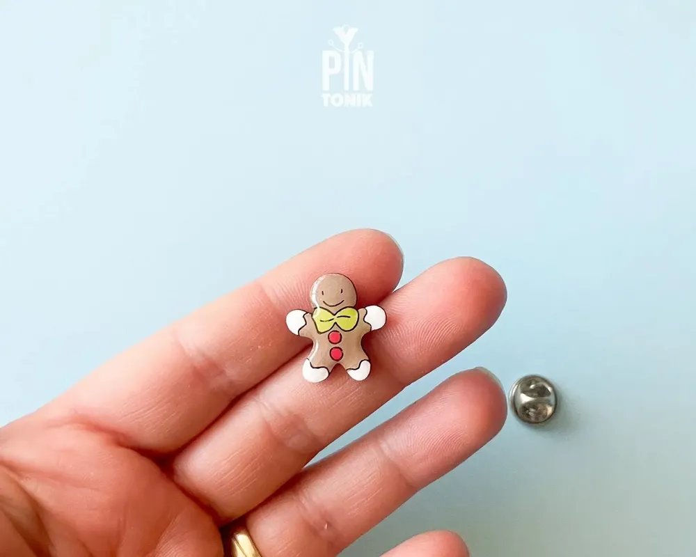 Jewelry - Fun Gingerbread Man Lapel Pin - Christmas Ita Bag Pin - PINTONIK
