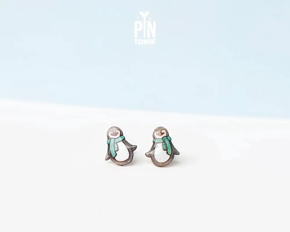 Bijoux - Boucles d'oreilles pingouin - Boucles d'oreilles animaux en bois avec écharpe d'hiver - PINTONIK