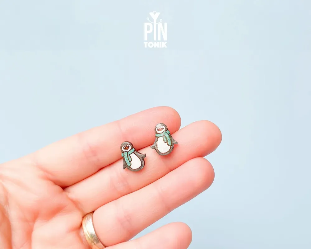 Bijoux - Boucles d'oreilles pingouin - Boucles d'oreilles animaux en bois avec écharpe d'hiver - PINTONIK