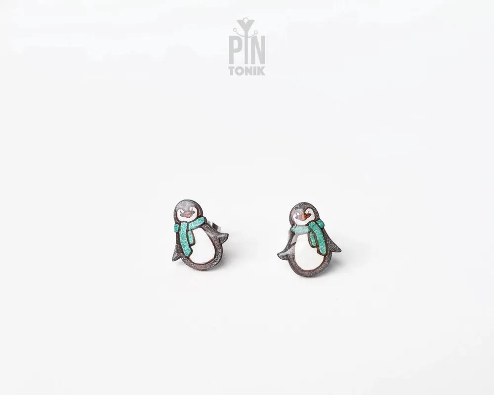 Bijoux - Boucles d'oreilles pingouin - Boucles d'oreilles animaux en bois avec écharpe d'hiver - PINTONIK