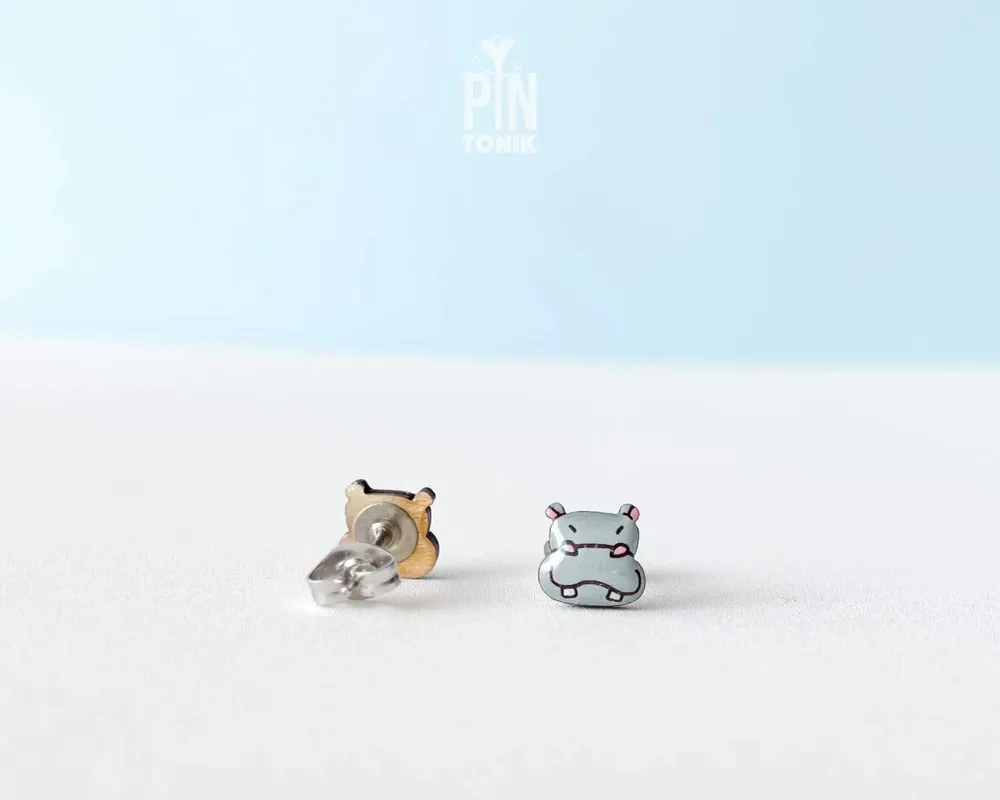 Bijoux - Boucles d'oreilles Hippopotame nain : Bébé hippopotame en bois, acier inoxydable - PINTONIK