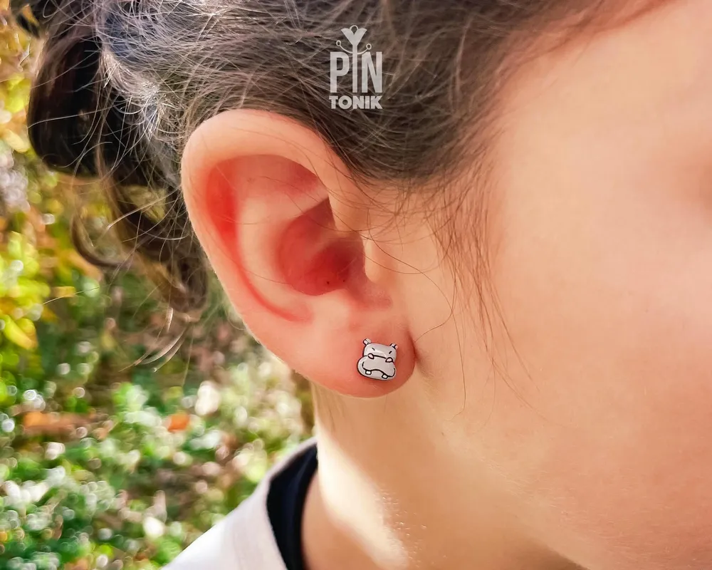 Bijoux - Boucles d'oreilles Hippopotame nain : Bébé hippopotame en bois, acier inoxydable - PINTONIK