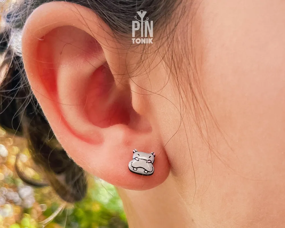 Bijoux - Boucles d'oreilles Hippopotame nain : Bébé hippopotame en bois, acier inoxydable - PINTONIK
