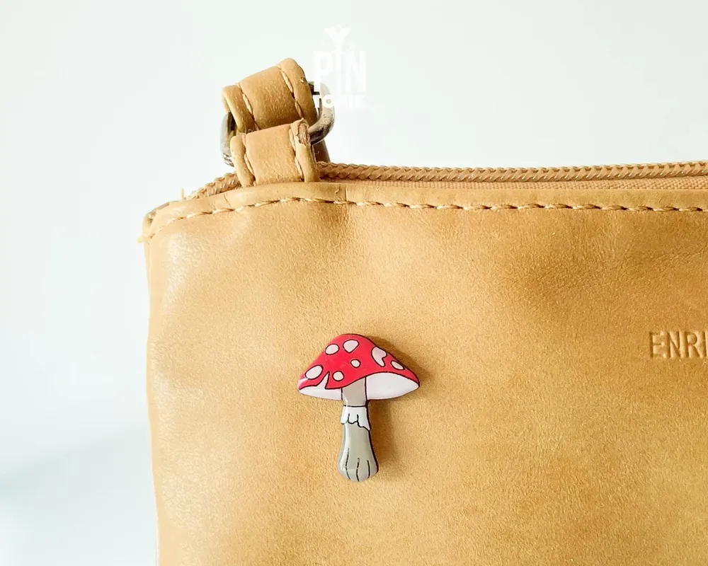 Bijoux - Broche champignon rouge Amanita Muscaria - Broche en bois fantaisie forêt - Accessoire féerique Amanite tue-mouches - PINTONIK