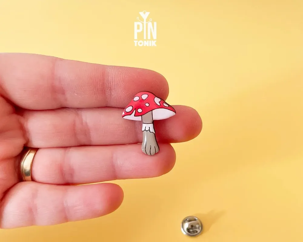 Bijoux - Broche champignon rouge Amanita Muscaria - Broche en bois fantaisie forêt - Accessoire féerique Amanite tue-mouches - PINTONIK