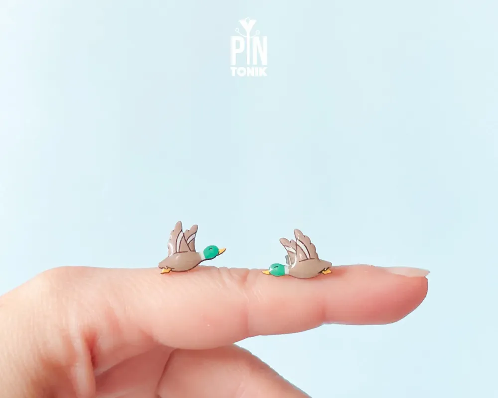 Bijoux - Boucles d'oreilles Canard colvert en vol - Puces d'oreilles en bois représentant un oiseau - PINTONIK