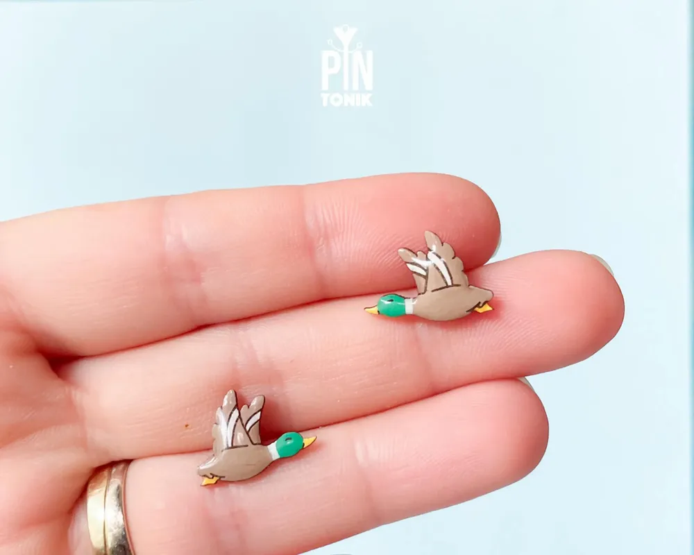 Bijoux - Boucles d'oreilles Canard colvert en vol - Puces d'oreilles en bois représentant un oiseau - PINTONIK