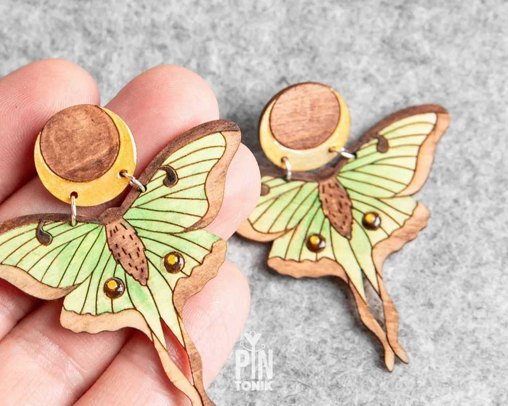 Bijoux - Boucles d'oreilles papillon Luna Moth - Bijoux fantaisie ailes de papillon - Cadeau d'Halloween ensorceleur ou cadeau pour un 30e anniversaire - Boucles d'oreilles originales - PINTONIK