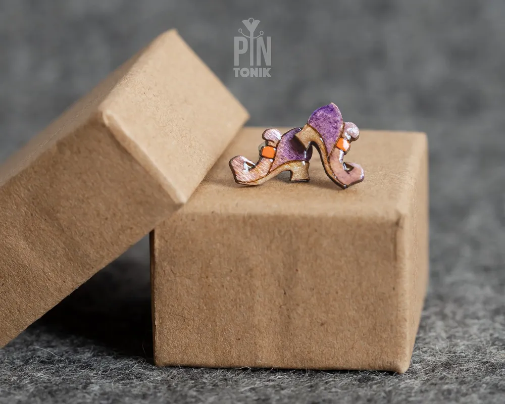 Bijoux - Boucles d'oreilles fantaisie en forme de chaussures de sorcière - Cadeaux d'Halloween effrayants pour une adolescente ou une meilleure amie - Boucles d'oreilles puces originales sur le thème de la sorcière - PINTONIK