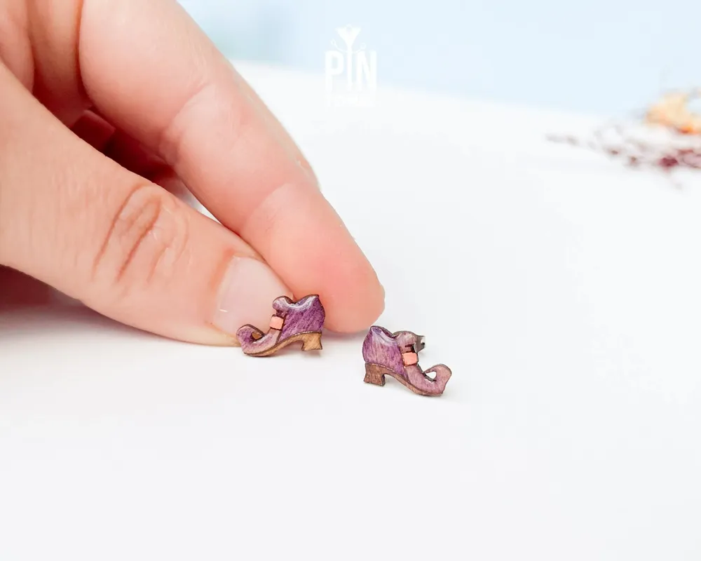 Bijoux - Boucles d'oreilles fantaisie en forme de chaussures de sorcière - Cadeaux d'Halloween effrayants pour une adolescente ou une meilleure amie - Boucles d'oreilles puces originales sur le thème de la sorcière - PINTONIK