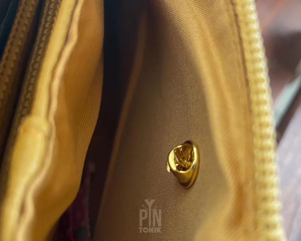 Bijoux - Pin's télécabine : cadeau pour les sports d'hiver - PINTONIK