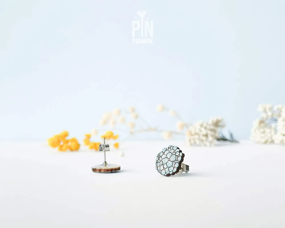 Bijoux - Boucles d'oreilles puces en forme d'hortensia - Boucles d'oreilles bleues pour demoiselle d'honneur - Bijoux botaniques printaniers - Cadeau pour la fête des mères - PINTONIK