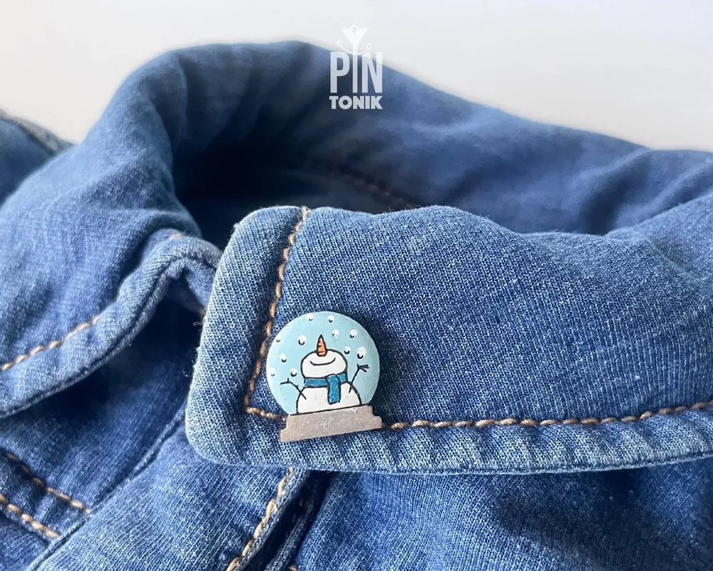 Jewelry - Fun Snowman Collar Pin - Christmas Holidays Brooch - Festive Winter Snowglobe Jewelry - Ita Bag Pin - PINTONIK