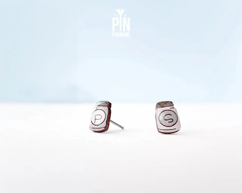 Jewelry - Mismatched Salt and Pepper Stud Earrings - Quirky Food Jewelry - PINTONIK
