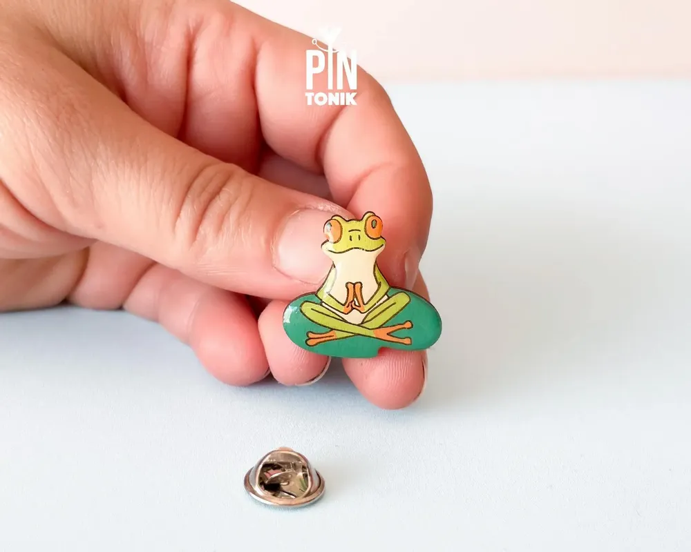 Jewelry - Zen Yoga Frog Pin - Wood Red-Eyed Tree Frog Accessories - PINTONIK